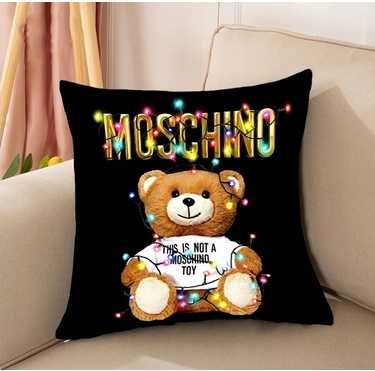 Poszewka dekoracyjna 40 cm x 40 cm Moschino