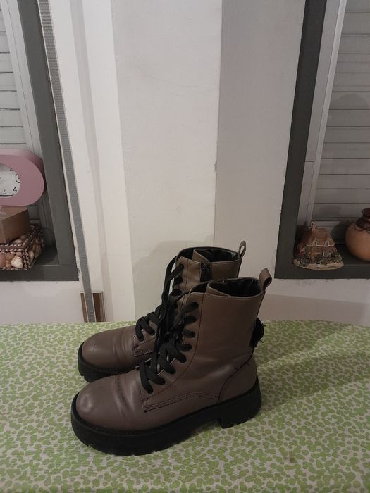 Vendo Botas de Senhora PARFOIS muito bonitas em bom estado