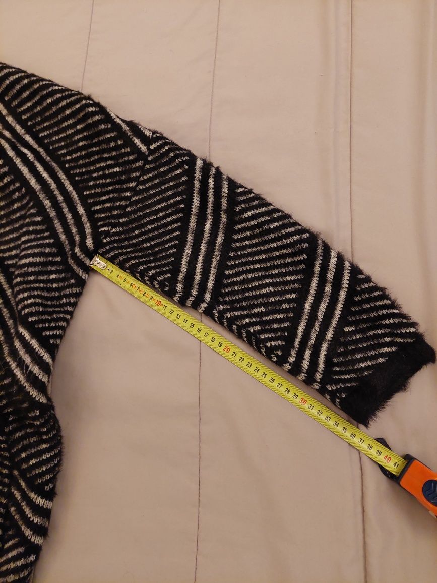 Damski sweter marki Reserved