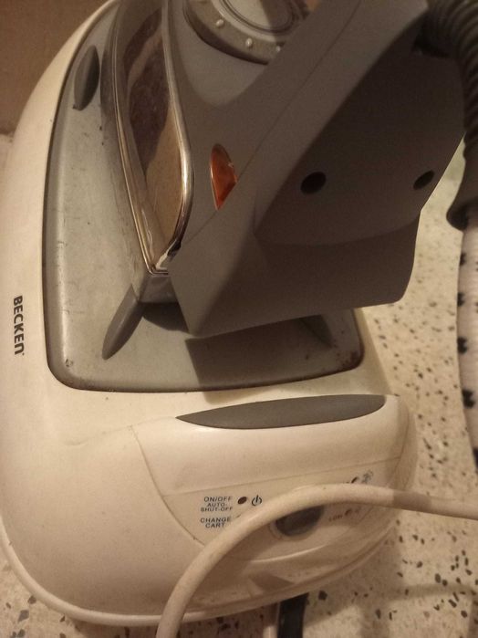 Ferro de engomar com caldeira