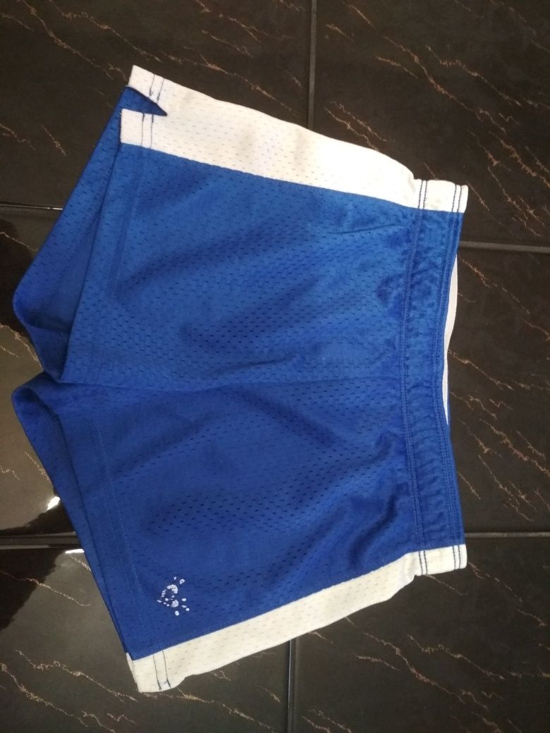 Spodenki chłopięce r 122/128 ( pas 52cm).