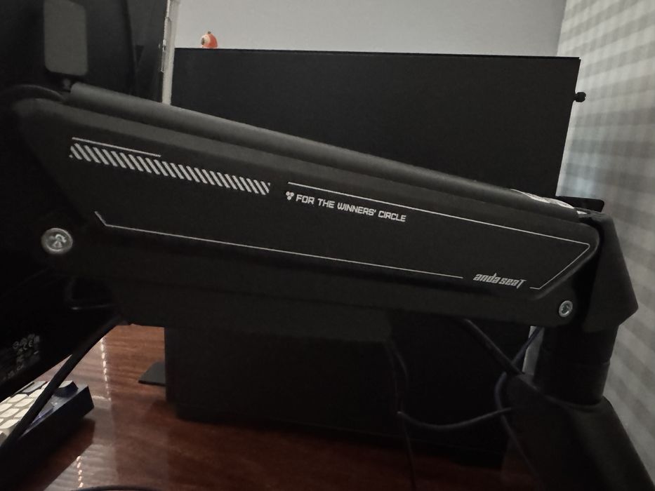 Монітор 27" ASUS TUF VG27AQ3A підсвітка Skydimo та кронштейн Anda Seat