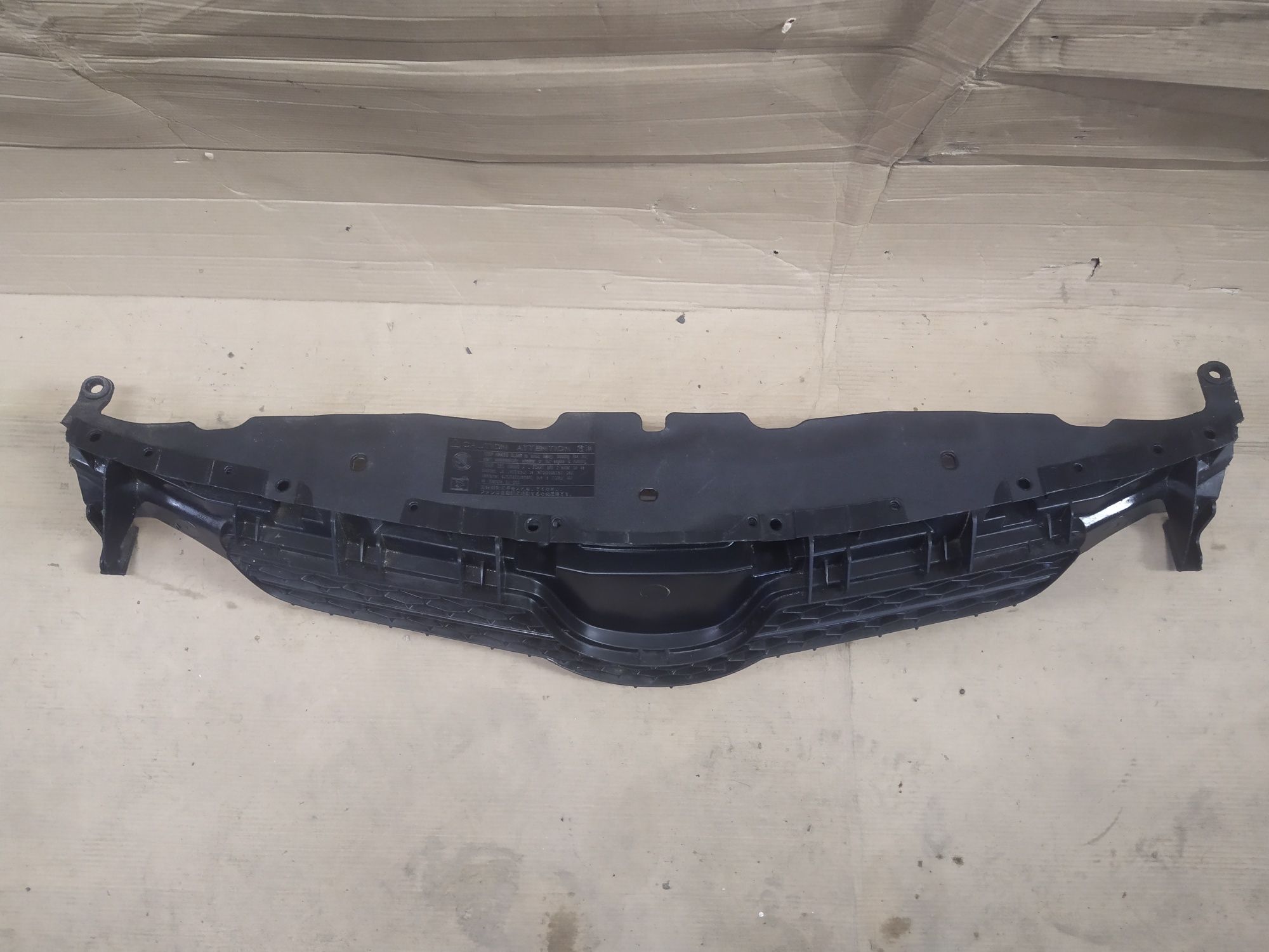Toyota Auris I 07-10 grill atrapa kratka zderzaka przód