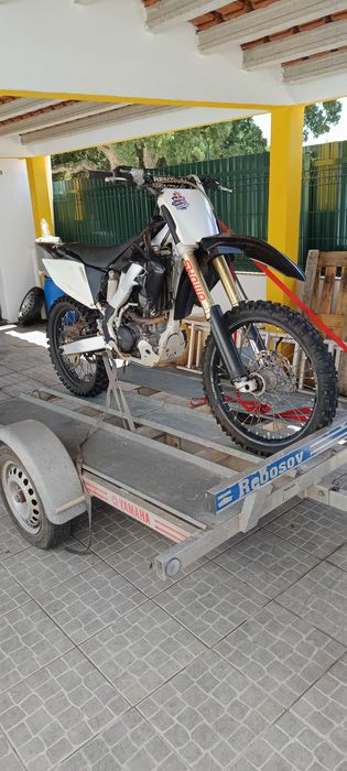Segue para venda Honda CRF 250R black edition com o reboque