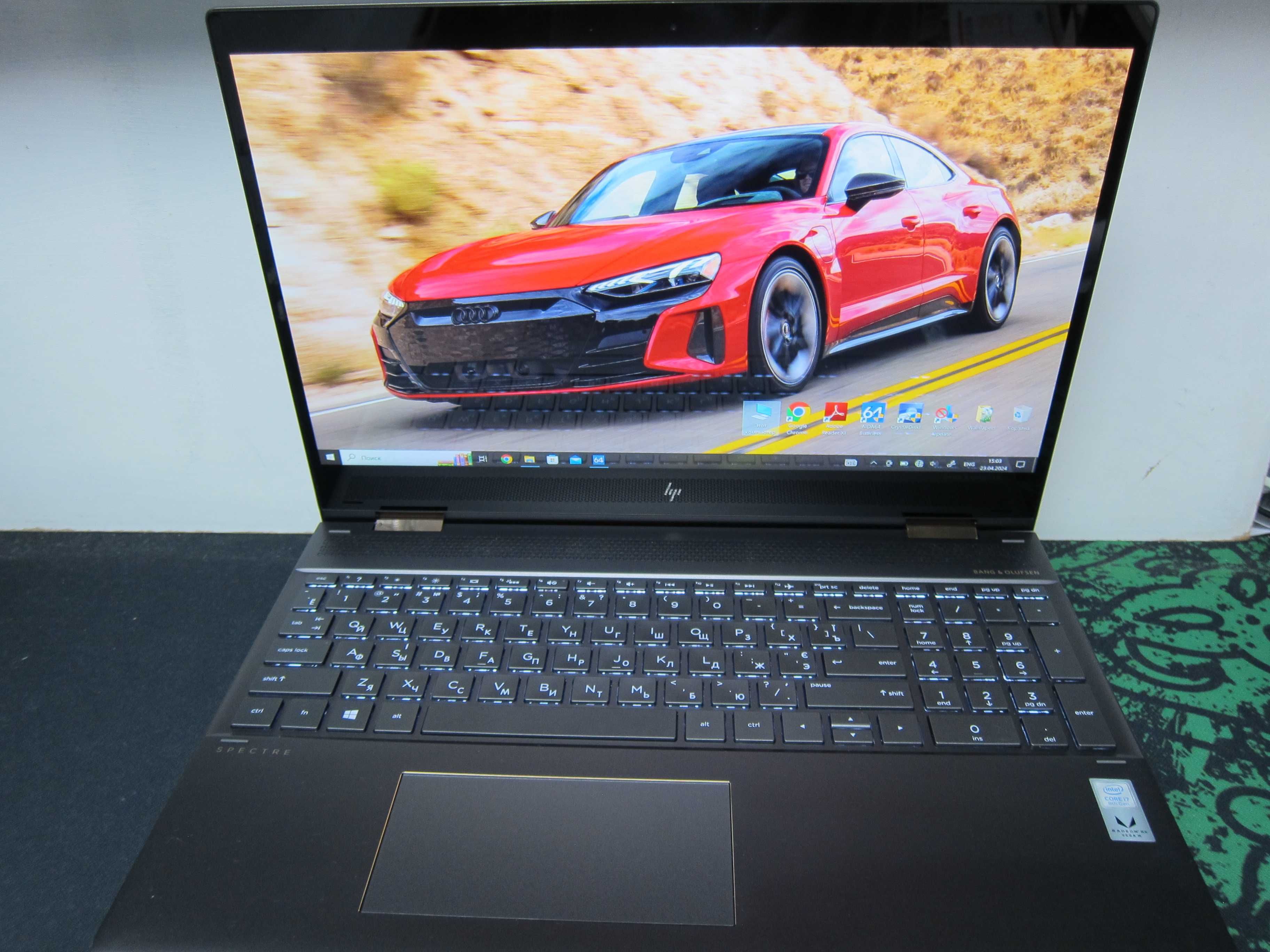 HpSpectre X360 15.6" 4K 3840 x 2160/Radeon RX Vega M GL 4 gb/Intel I7