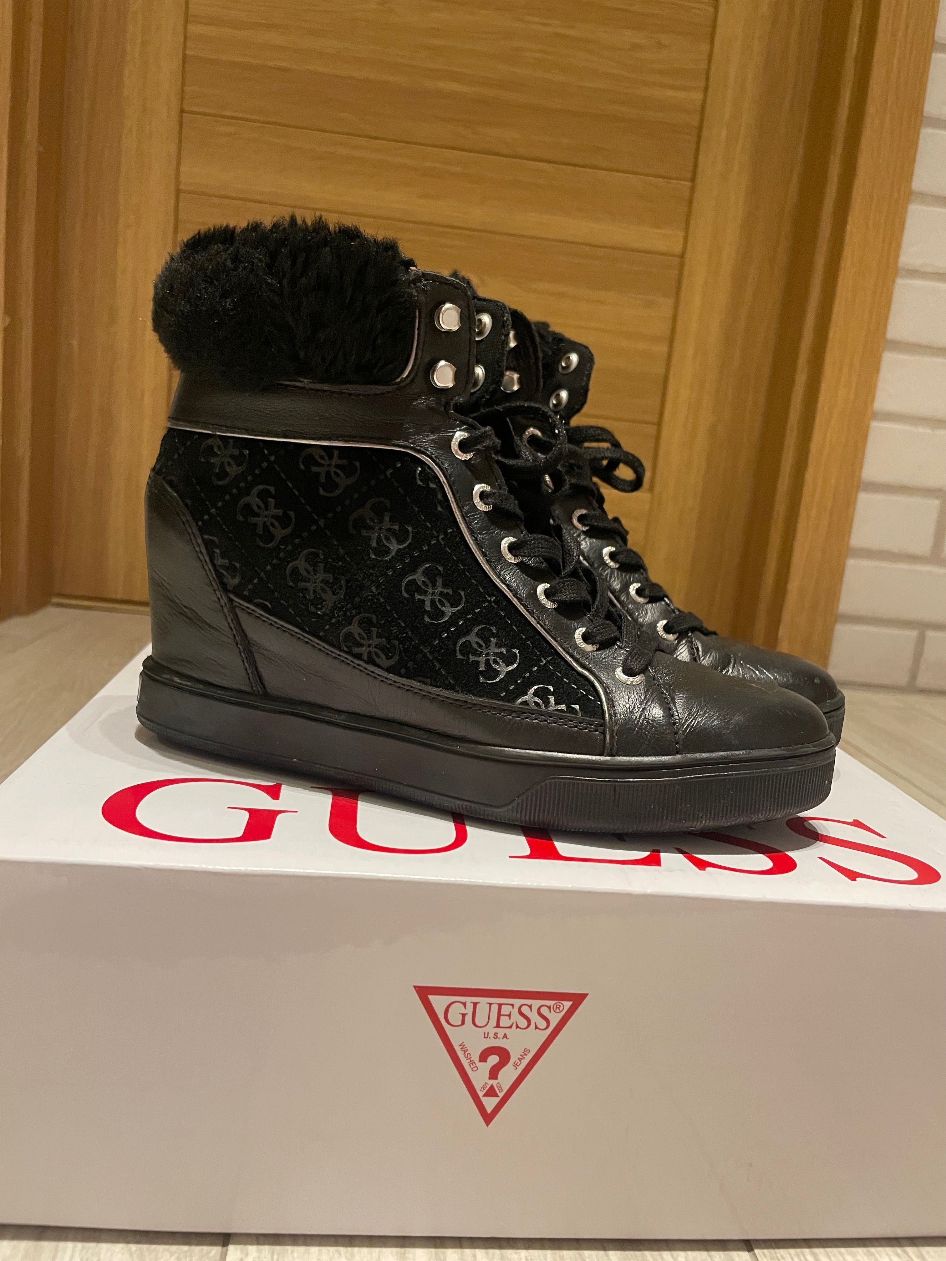 Guess Sneakersy na koturnie ocieplane