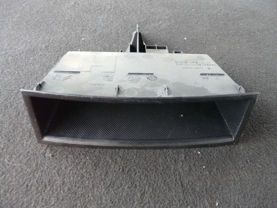 Schowek półka pod radio Peugeot 5008