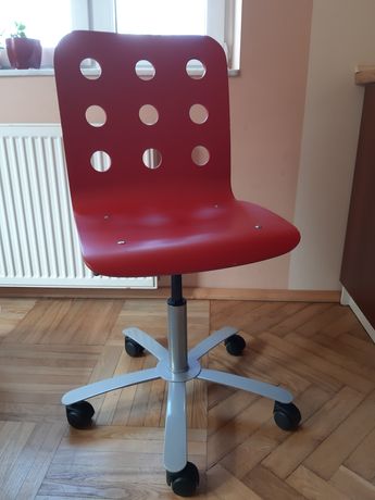Fotel obrotowy,kolor czerwony,siedzisko drewniane