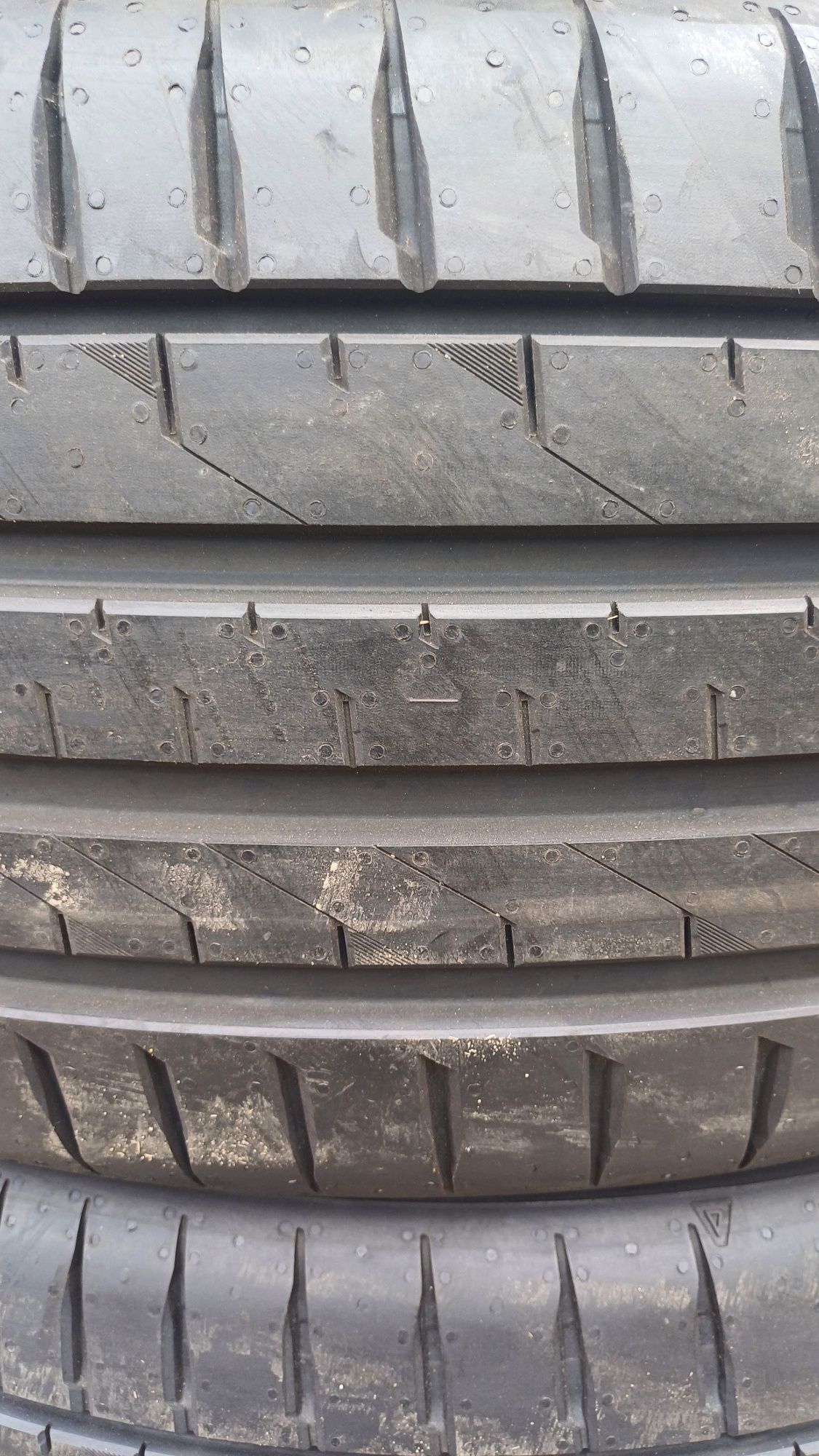 Продам літні нові шини Falken 245/40 r19
