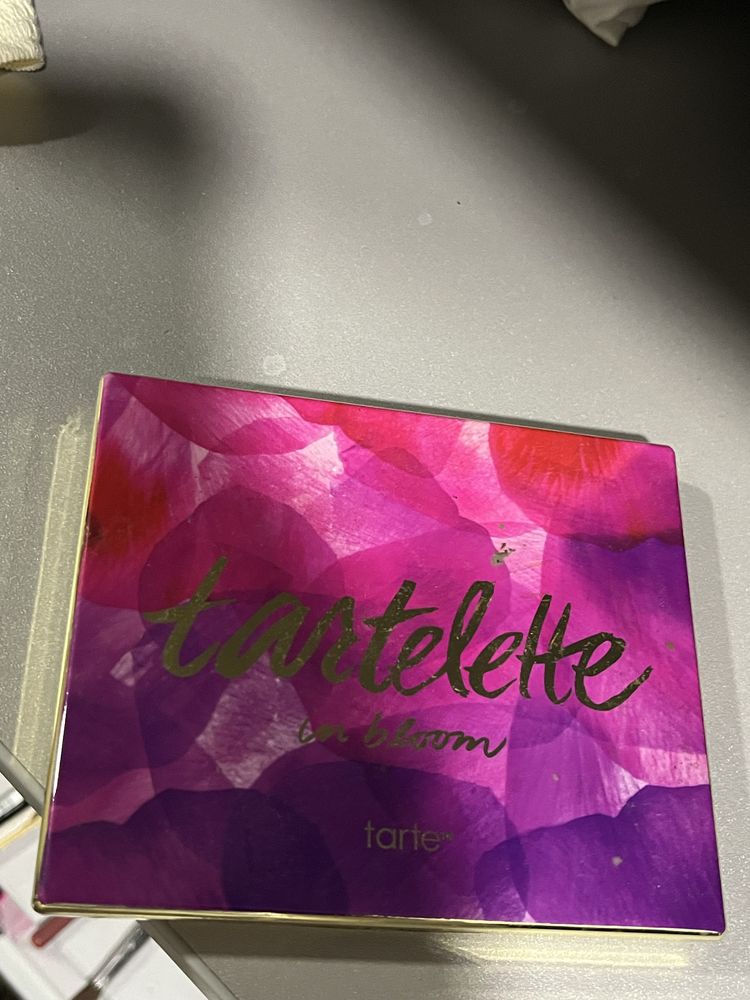 Палетка теней Tarte Tartelette in Bloom Clay palette
