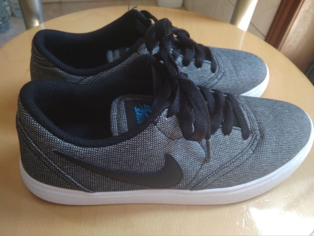 Vendo sapatilha Nike Tam.38