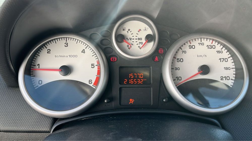 Peugeot 207.
