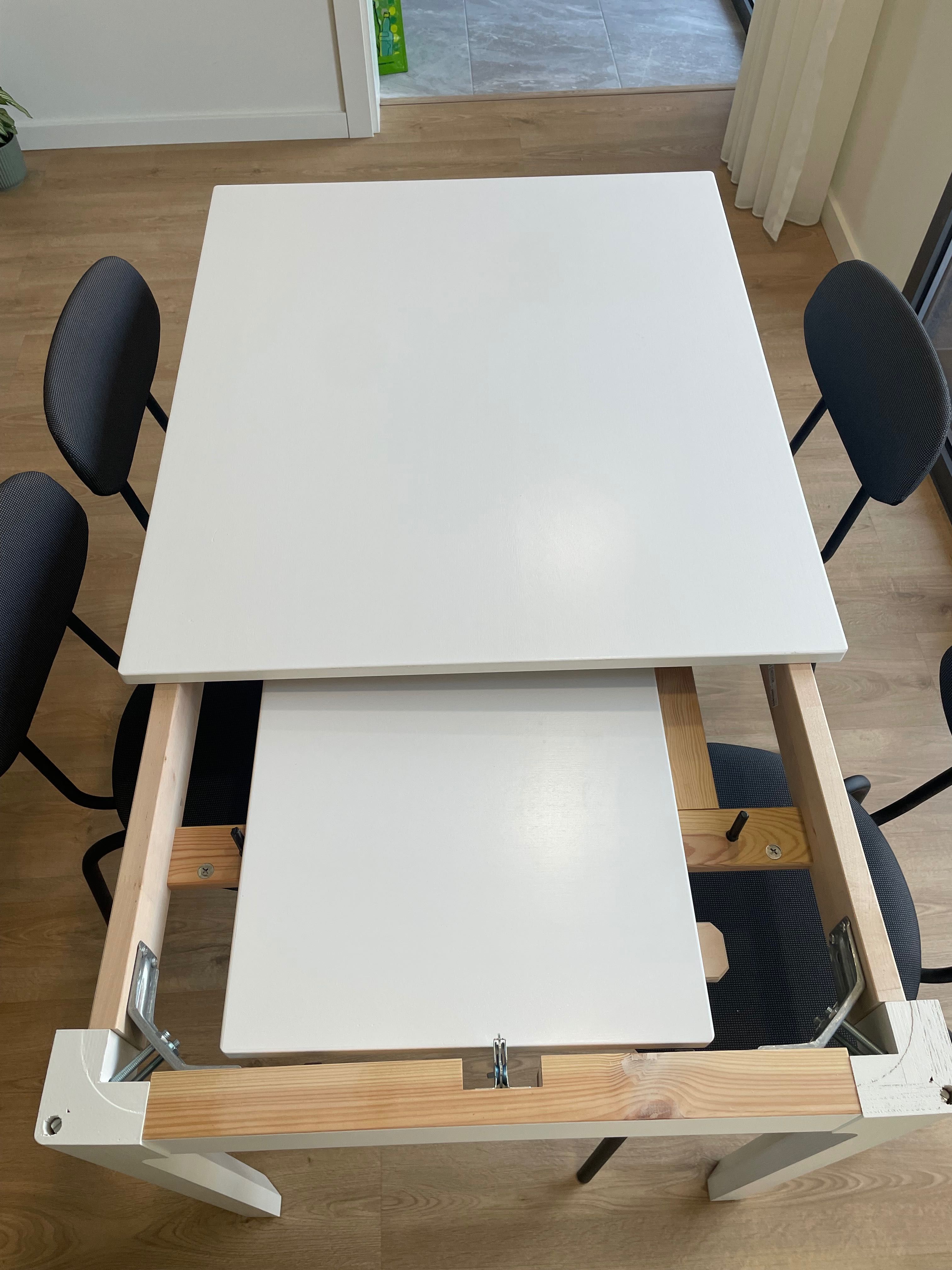 Mesa Ekedalen extensível e cadeiras Ostano