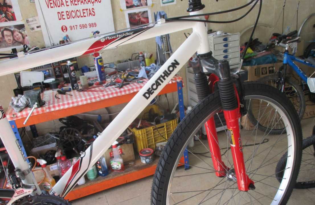 Bicicleta RockRider Branca, c/ 21 speeds, barata