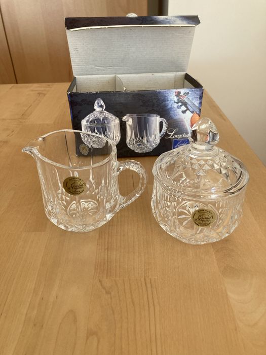Conjunto de leiteira e açucareiro ou bomboneira em cristal