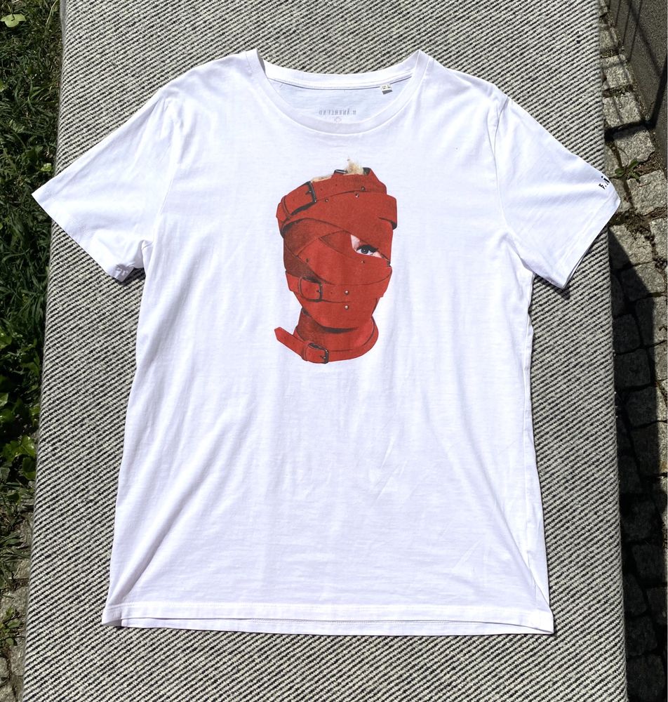 Biały czerwony bawełniany t-shirt z printem maska A.F. Vandevorst