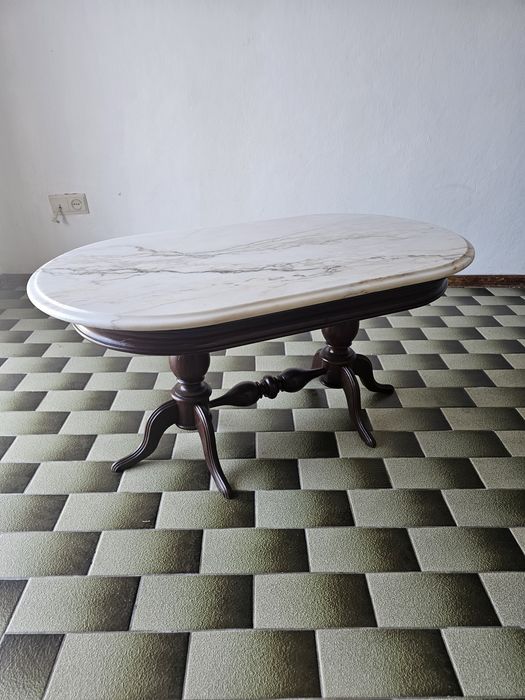 Mesa de Centro com tampo de Pedra