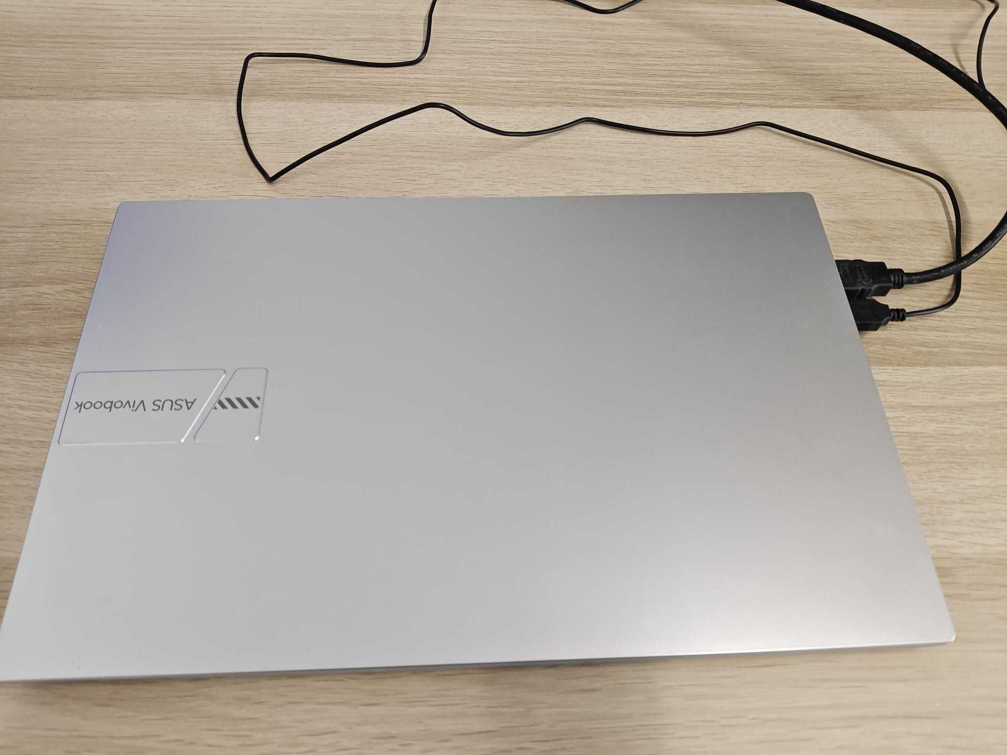 Portátil ASUS Vivobook R7 - Como Novo