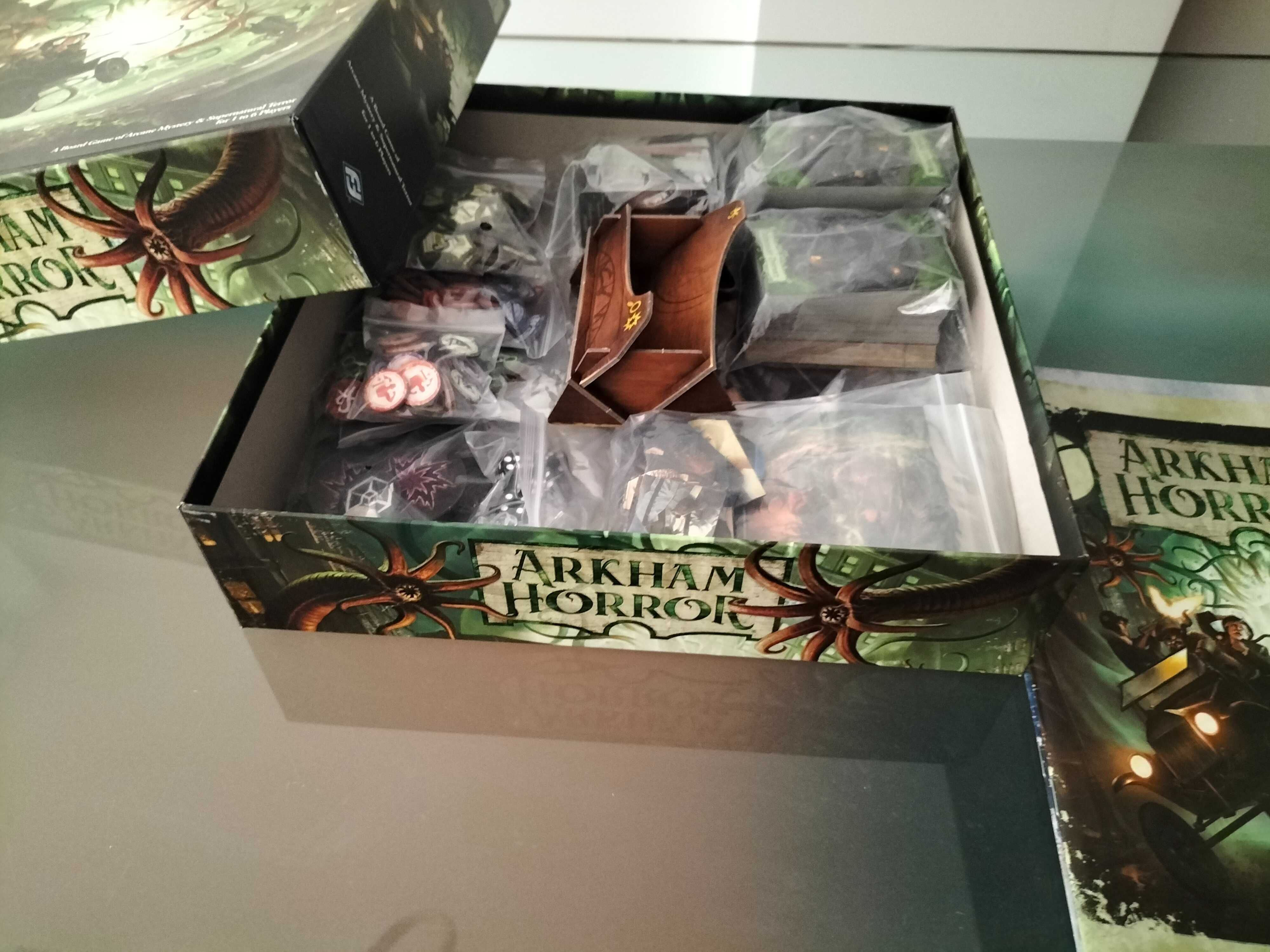 Arkham Horror 3rd Edition - Jogo de tabuleiro