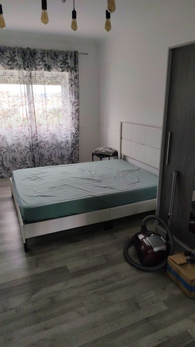 Quarto com cama de casal