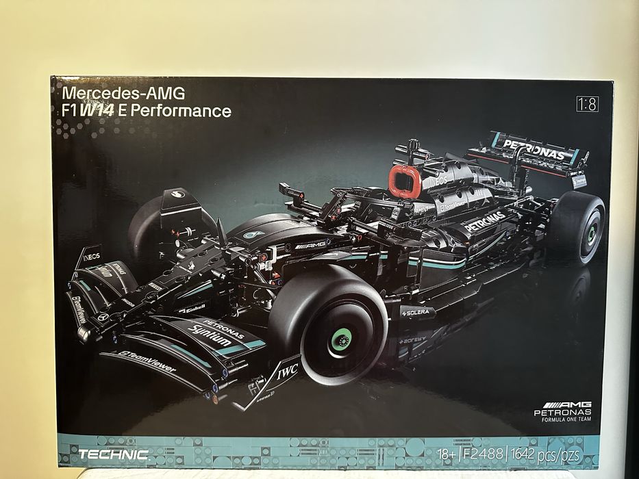Bolid F1: Mercedes-AMG F1 W14 E Performance (1:8)