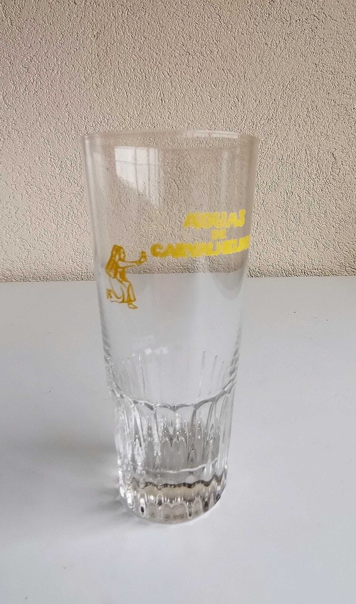 Copos para coleção pouco comuns, pirogravados.