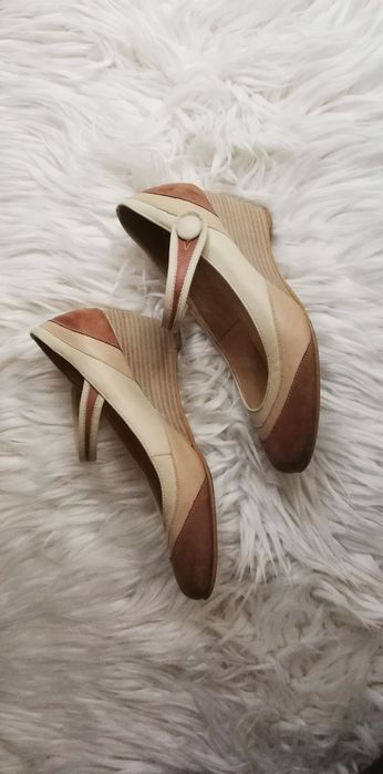 Skórzane buty na koturnie 37