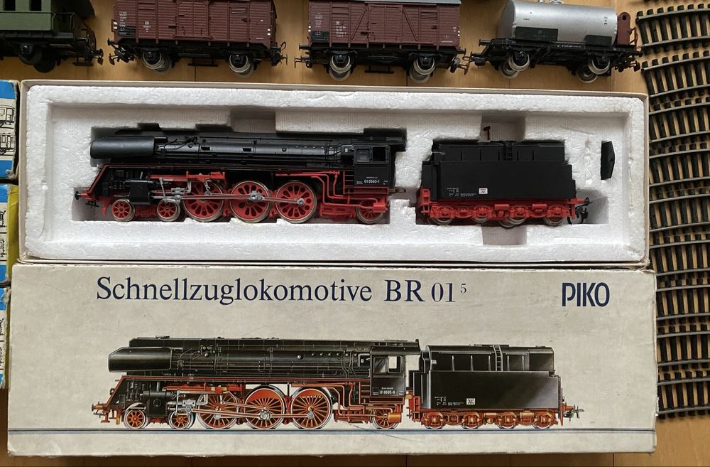 Zestaw startowy PIKO BR01 5 Tory Wagony  Przejazdy Zasilacz FZ1