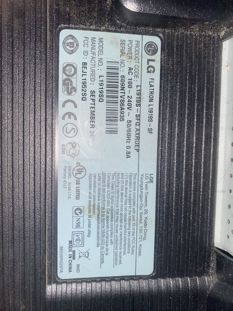 Монитор LG 19’’, матовый.