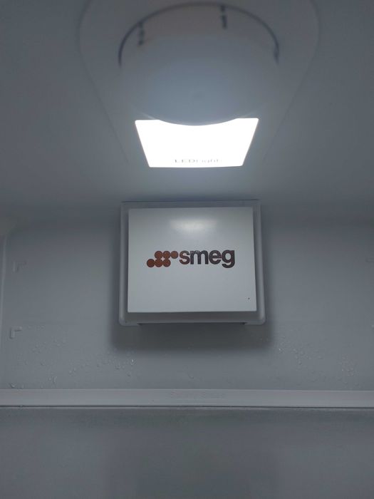 Vendo Smeg Combinado Encastre  No Frost Modelo K54275HB