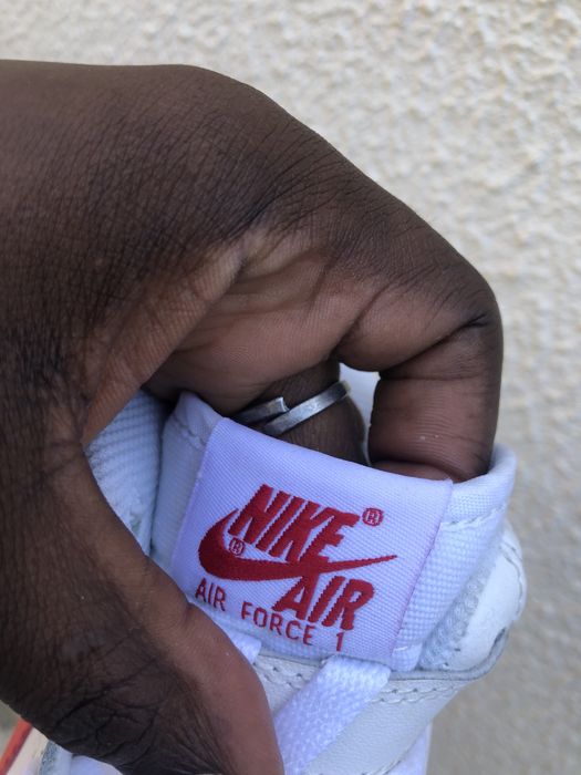 Tenis Nike Air Force 1,( n.41. Cor Branco e vermelho.Cano alto)