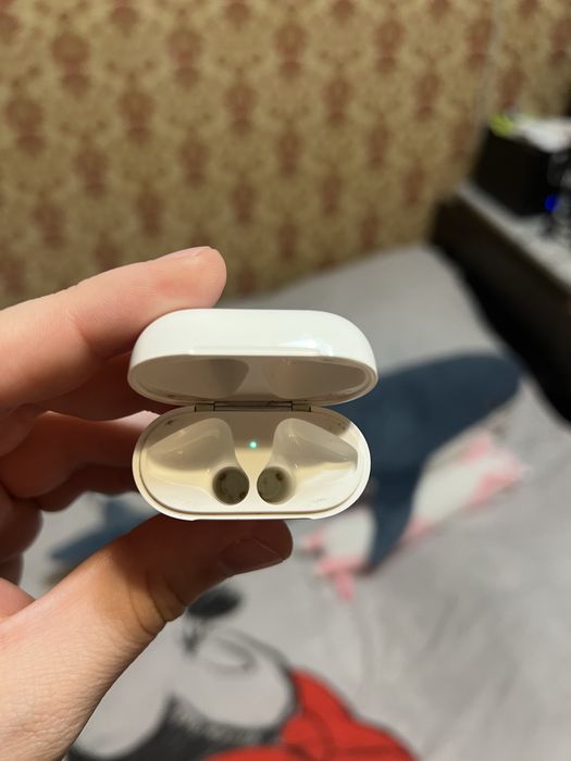 Кейс для airpods 2 продам ОРИГИНАЛ