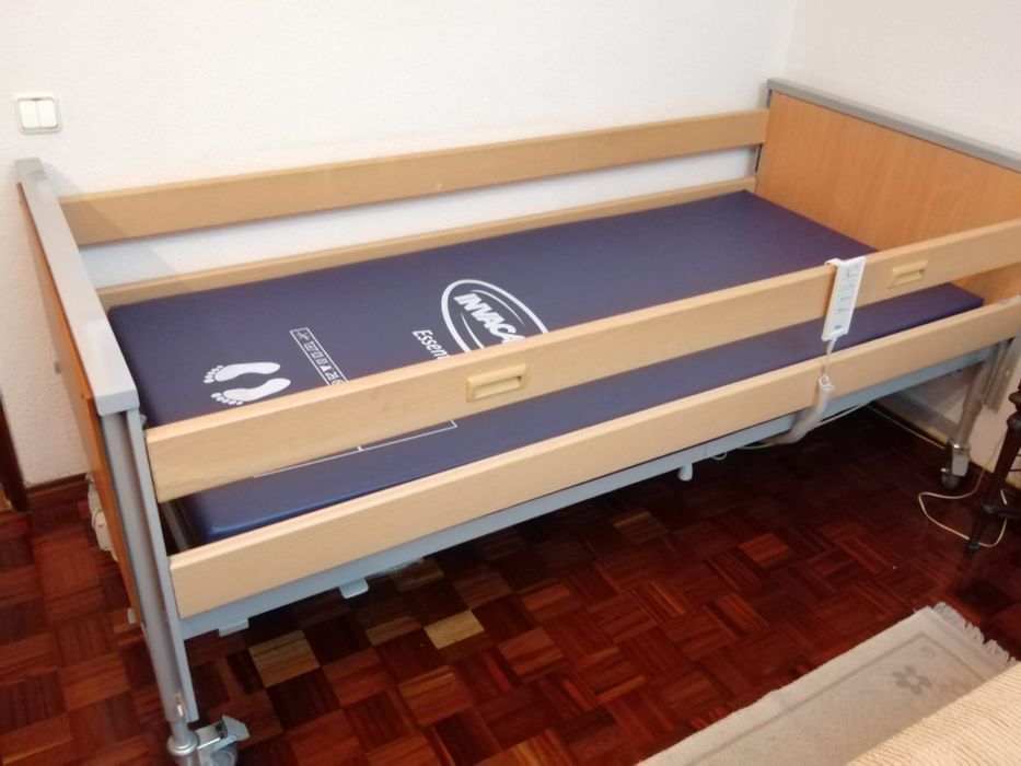 Cama em bom estado elevatoria e electrica