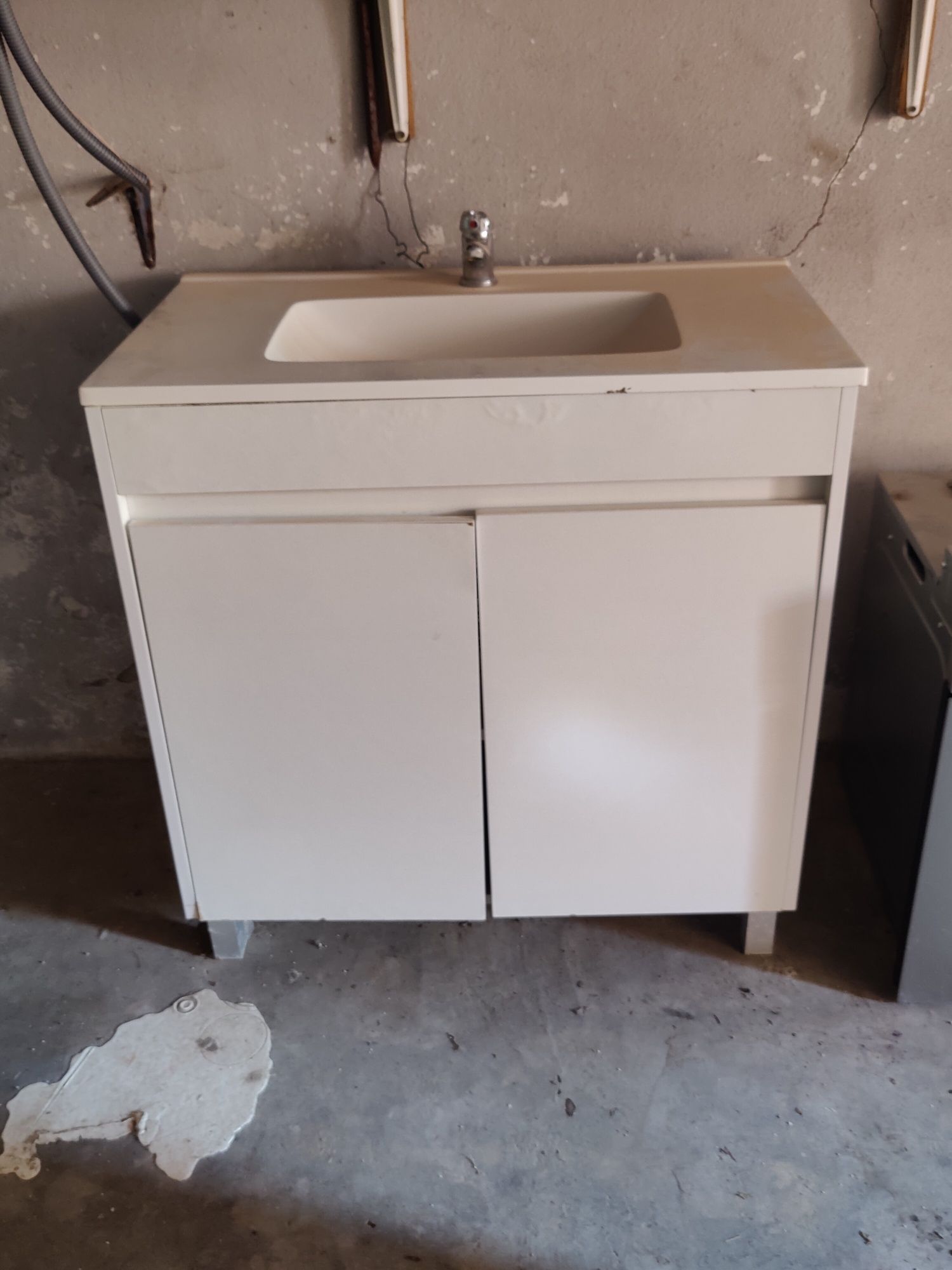 Lavatório com móvel wc
