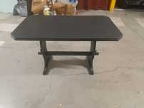 Mesa em pinho pintada a preto