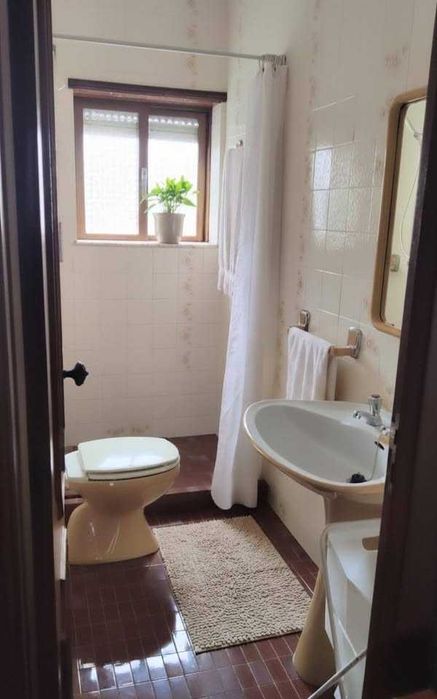 Andar de moradia, T3, mobilado e com TVs em Gandra, Valença