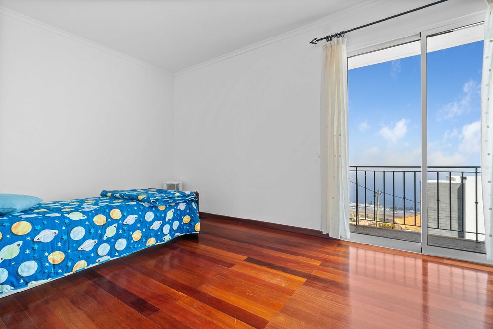 Moradia T3 |Zona calma |Vista mar| Ideal para famílias |Sta. Cruz