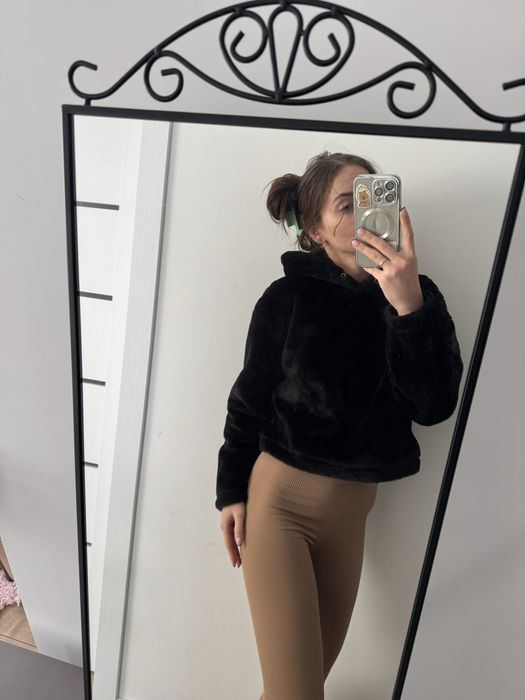 Bluza grubsza welurowa ciepła krótka z kapturem