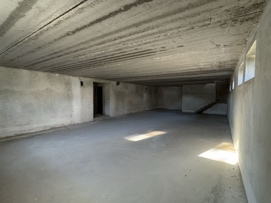 Продаж Комерційного Приміщення пл. 220м2 з можливістю розтермінуваня