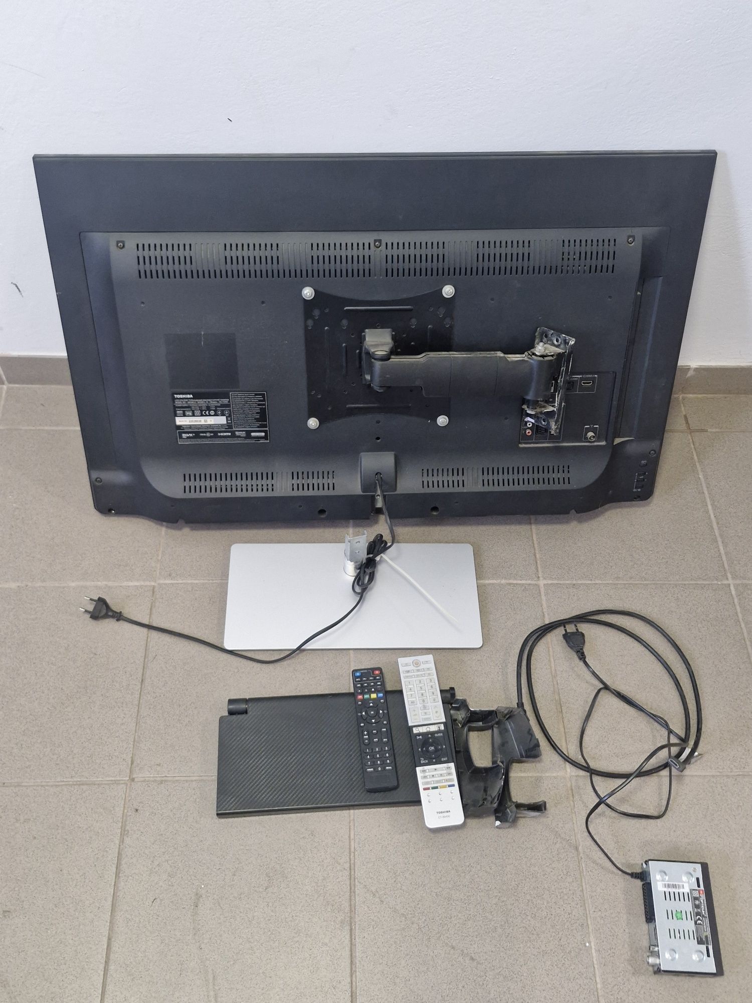 Sprzedam telewizor Toshiba 40 cali LCD dekoder, uchwyt/wieszak