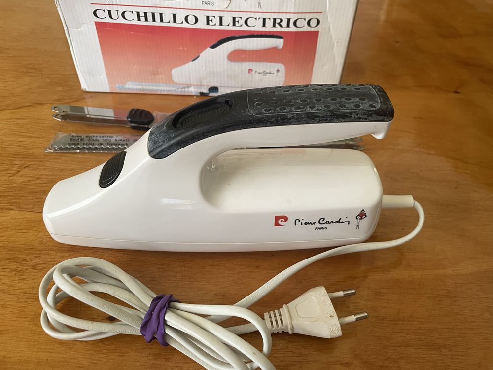 Faca electrica com 2 conjuntos de lâminas