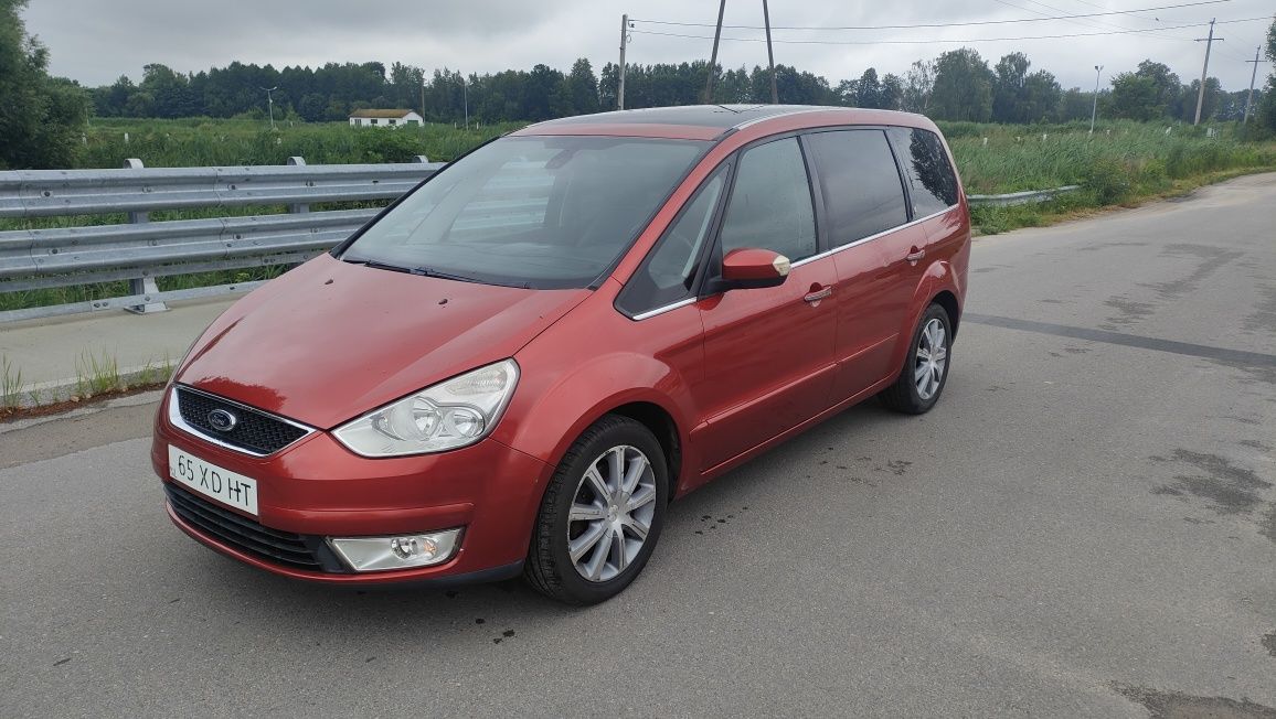 Ford Galaxy rok 2007, pojemność 2,0 benzyna wersja Ghia na 7 osób