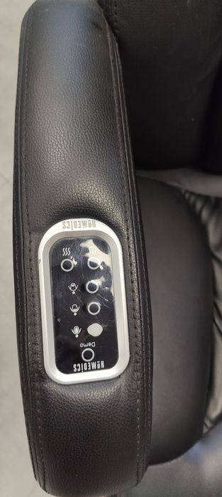 Крісло офісне з масажем трьох зон