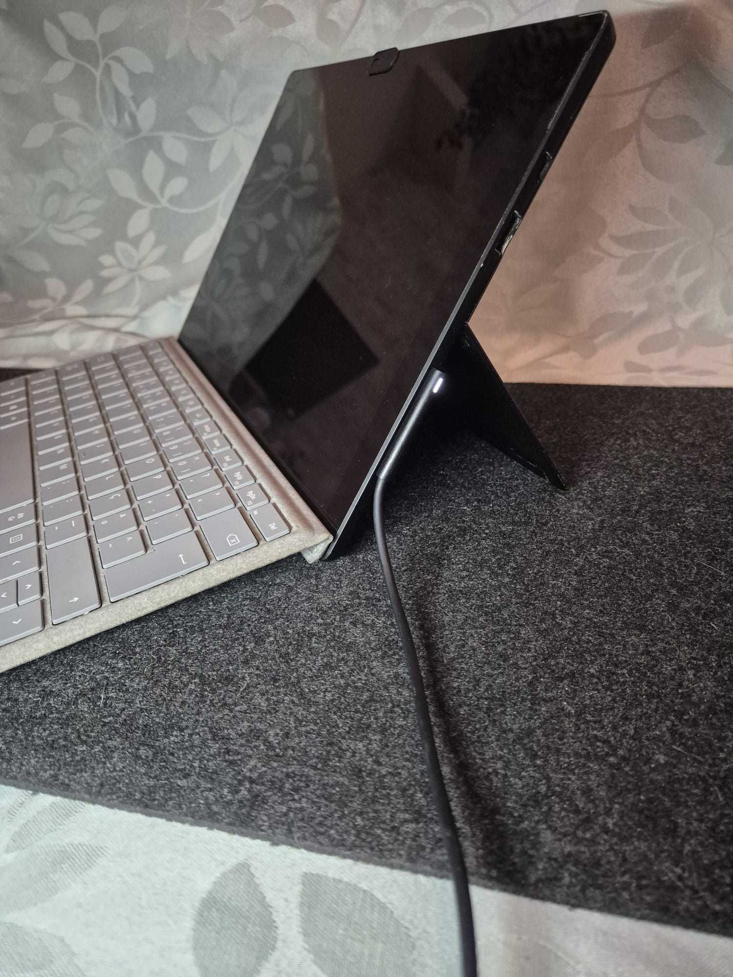 Microsoft Surface Pro 6 (i5-83250U/8GB/256GB SSD) – Excelente estado