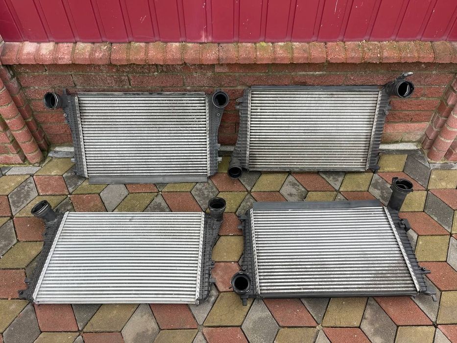 Радіатор інтеркулера VW Passat B6 Golf 5-6 Plus Jetta 5 Caddy Touran
