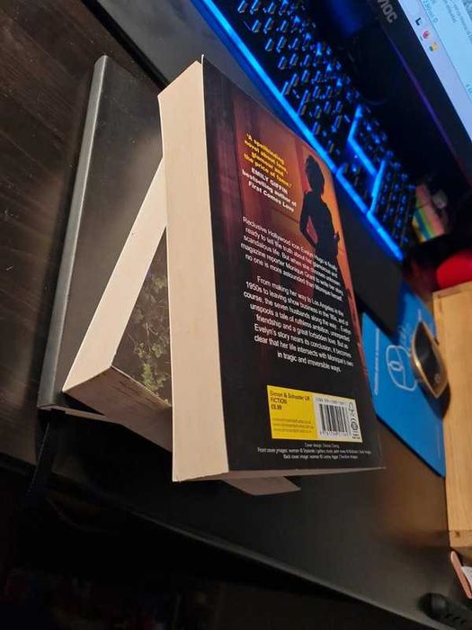 Seven husbands of evelyn hugo - taylor jenkins reid