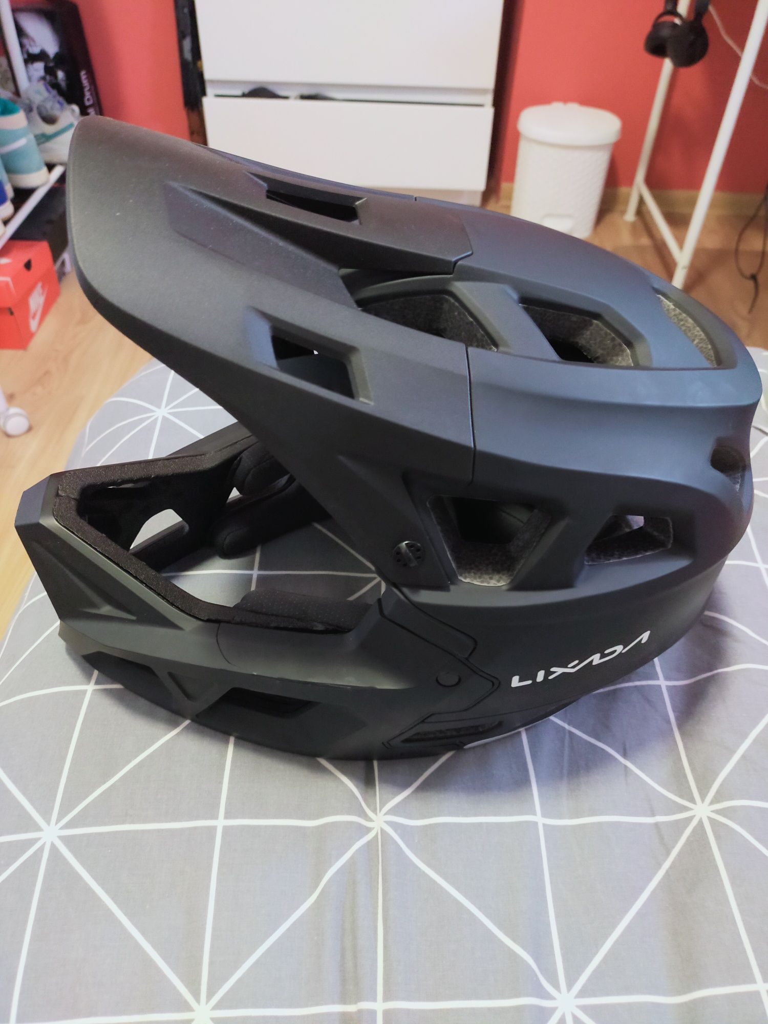 Full face MTB helmet