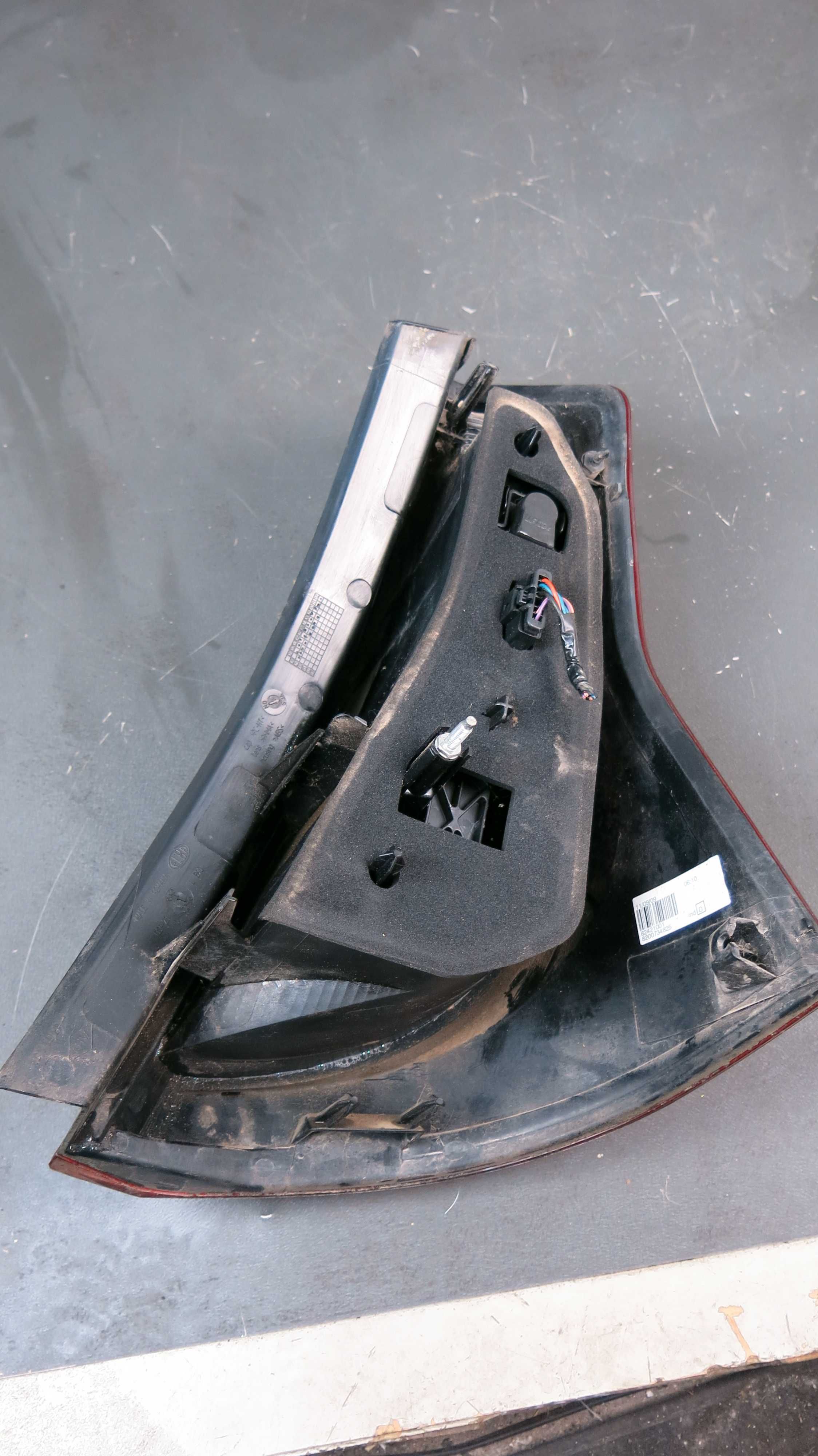 Dacia Sandero lampa lewy tył tylna EU