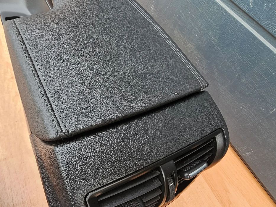 PODŁOKIETNIK SKÓRZANY TUNEL ŚRODKOWY RĘCZNY MANUALNY SCHOWEK OPEL INSIGNIA A EUROPA CZARNY