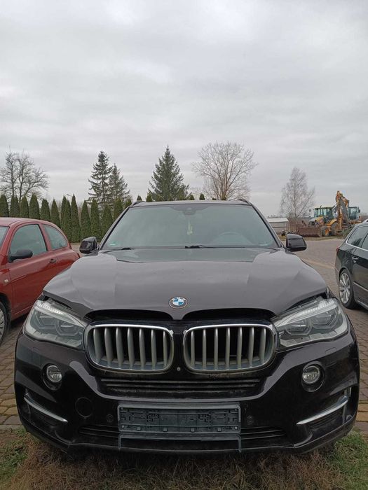bmw x5 z uszkodzonym siilnikiem
